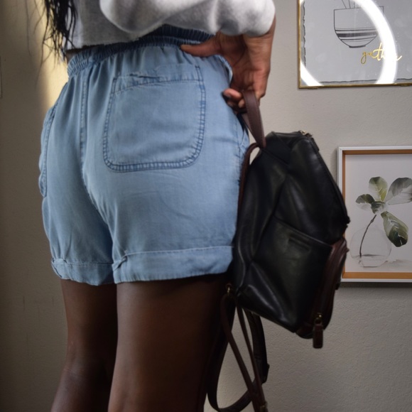 Women’s Large Denim Shorts - Picture 5 of 5